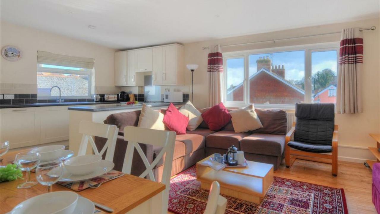 2 Mill Green Court Apartment Lyme Regis Bagian luar foto
