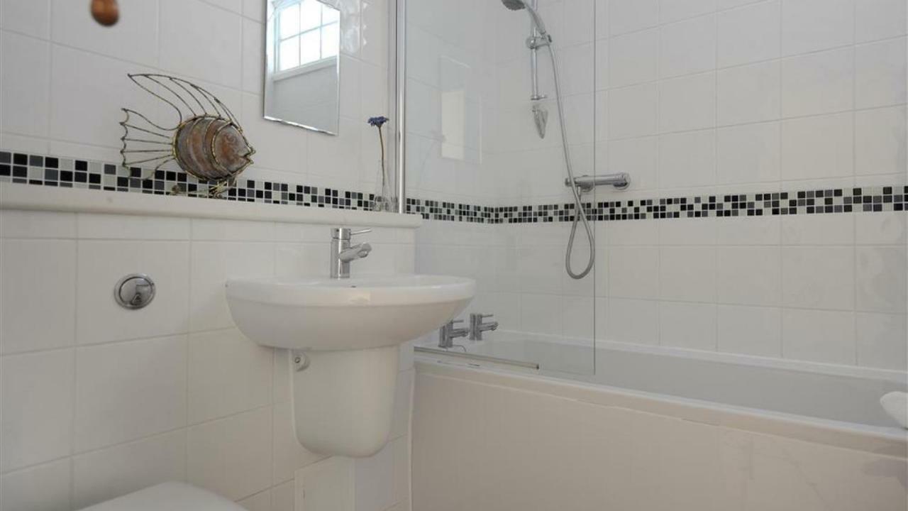 2 Mill Green Court Apartment Lyme Regis Bagian luar foto